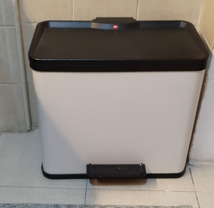 Caixote de separação de lixo