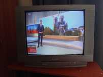 Televisão SANYO a funcionar normalmente* (ecrã de 72cm na diagonal)