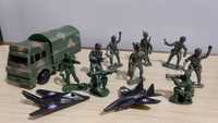 Набір іграшкових солдатів