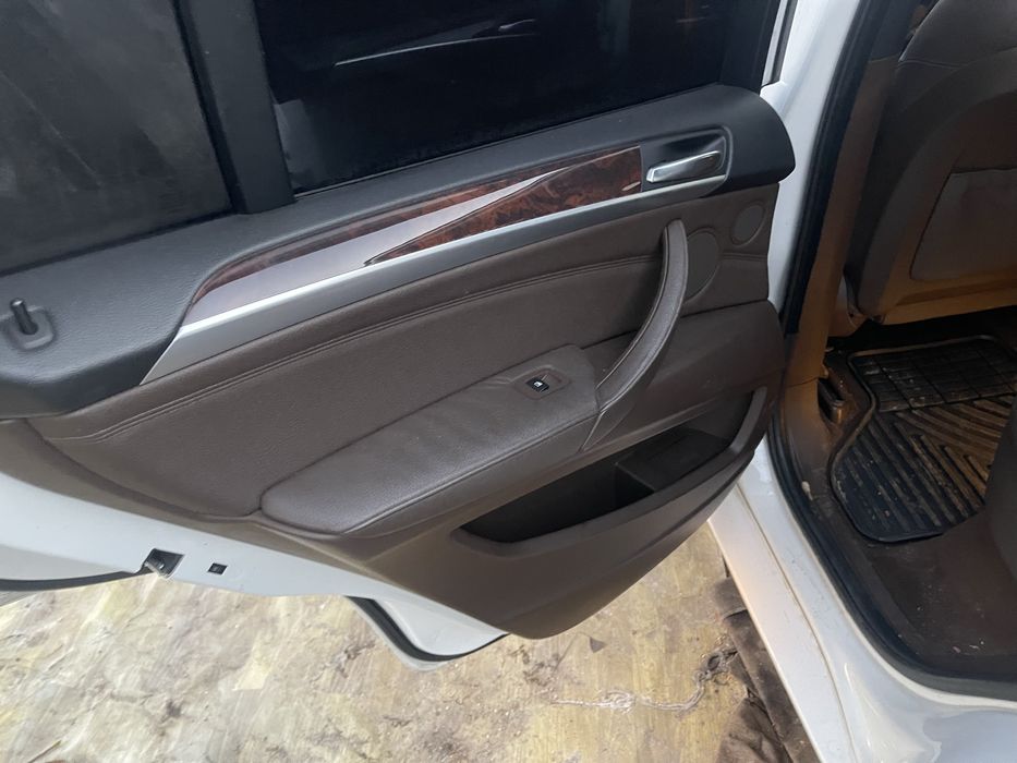 Кросовер Білий бмв х5 е70 3.0 2007