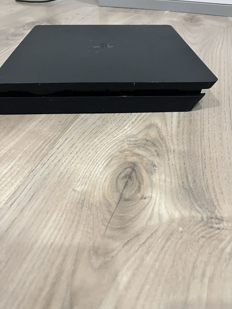 Ps4 slim em bom estado