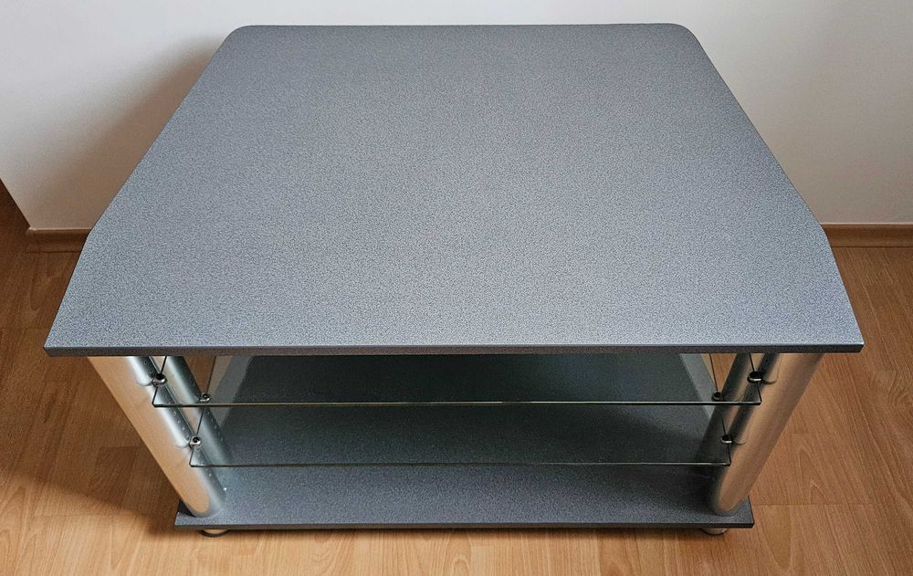 Stolik o wymiarach 89 x 59 x 56