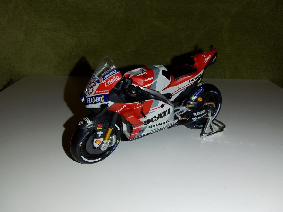 2 modele motocykli formy bburago nie znam skali stan idealny