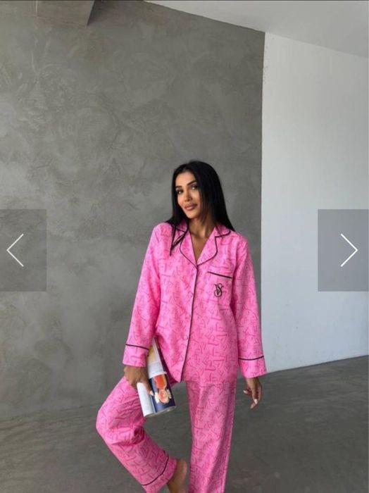 Пижама ярко розовая под бренд vs