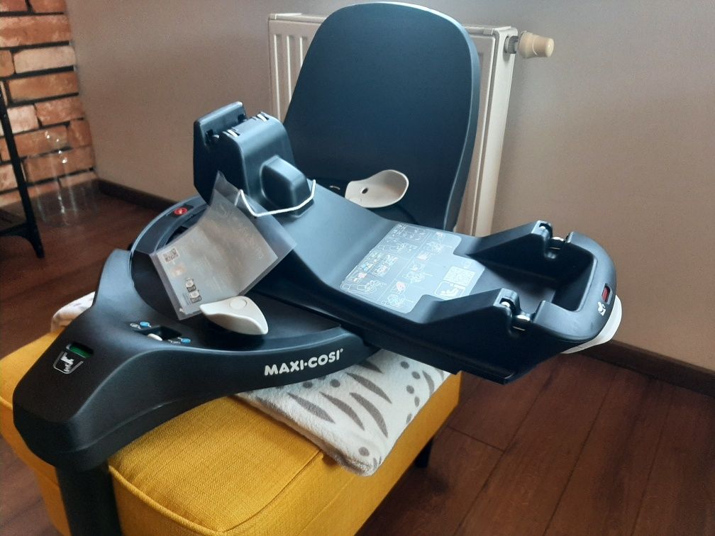 Maxi-cosi Pebble 360 pro 2 z bazą FamilyFix 360 pro