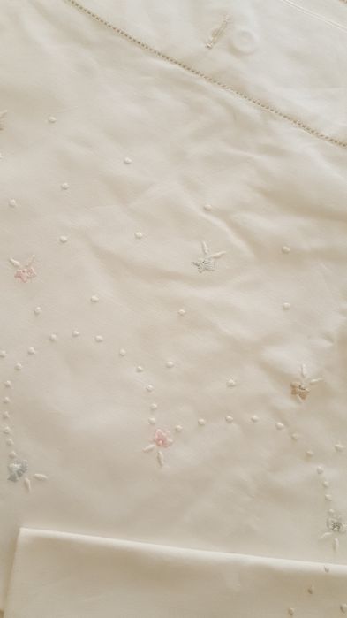 Lençol novo e 2 almofadas e bordado à mão