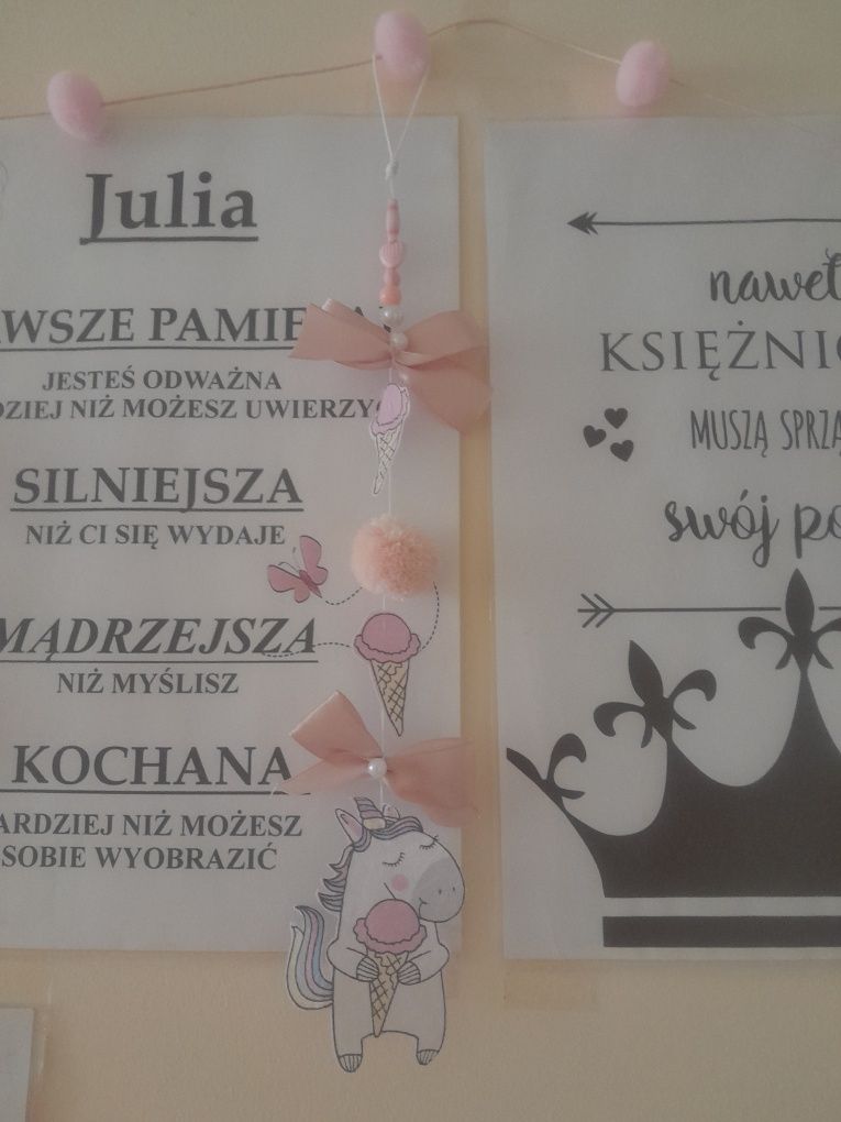 Nowe dwie zawieszki na ścianę dla dziewczynki