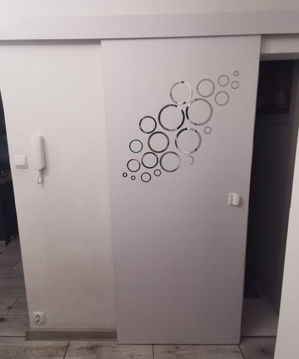 Drzwi przesuwne białe