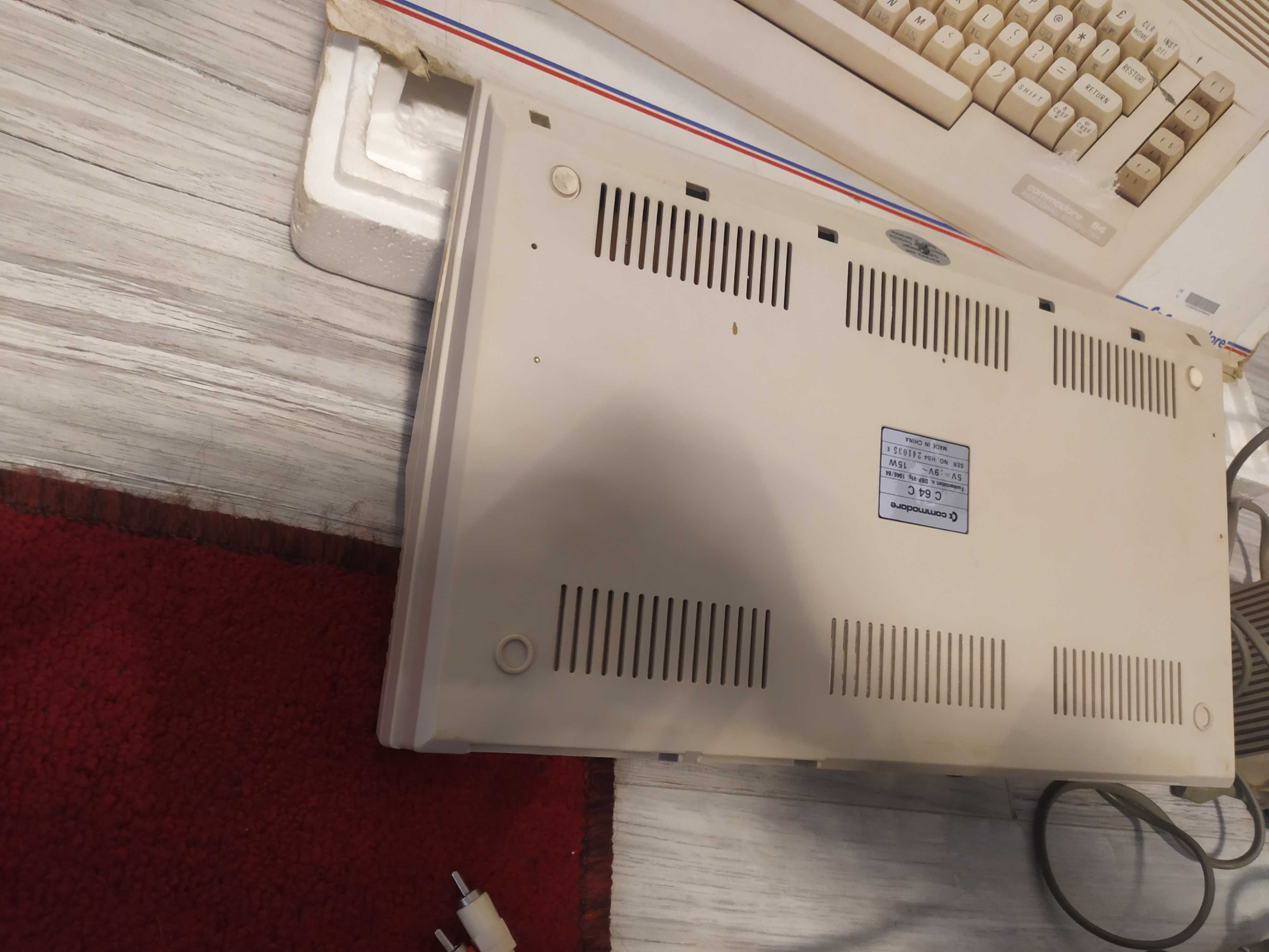 Commodore 64 z pudełkiem sprawne ładne Okazja