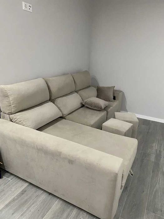 Sofá com chaise longue + 2 bancos