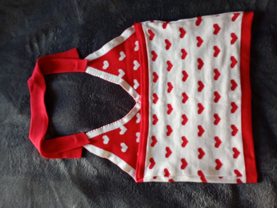 Top z odkrytymi plecami w serduszka