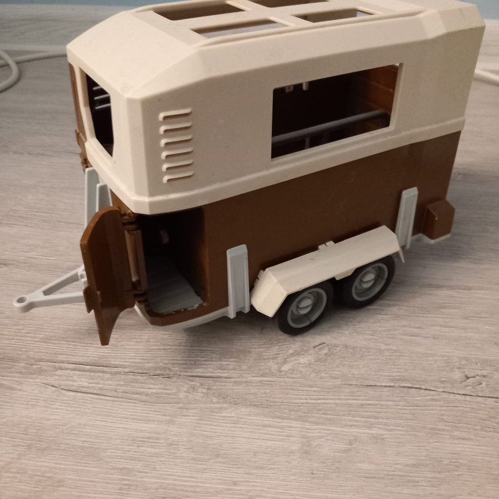 Schleich przyczepa do przewozu koni