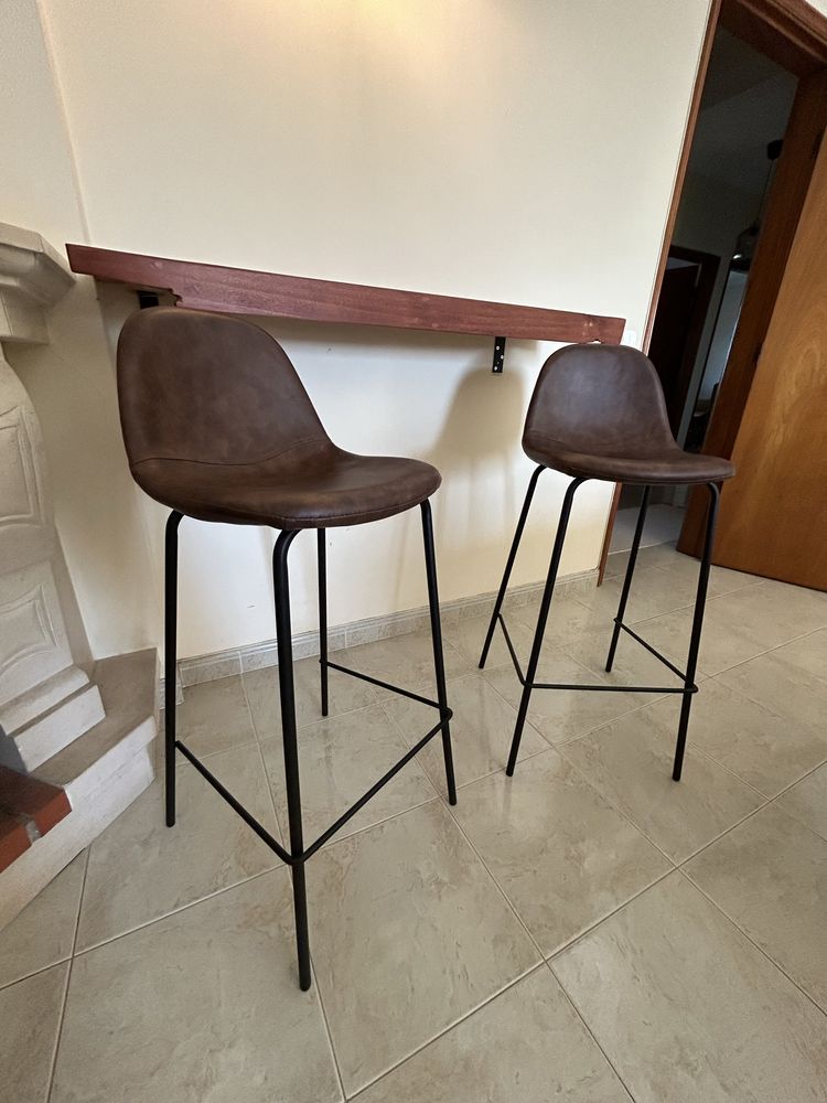 Balcão DIY e Cadeiras