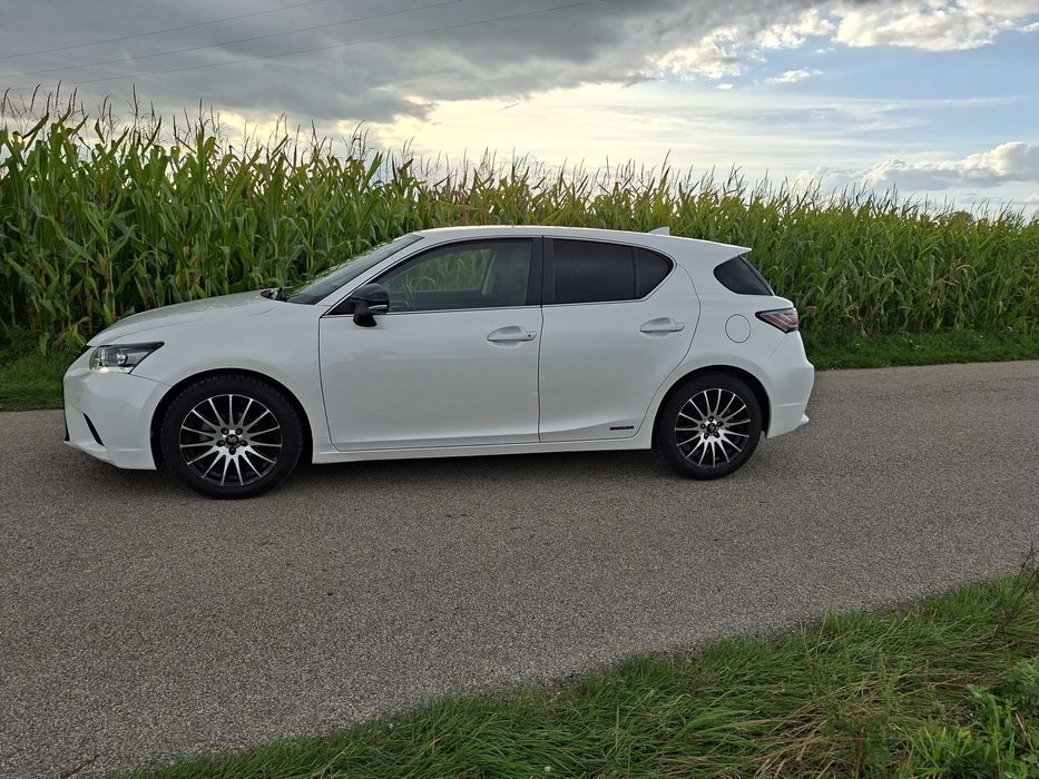Lexus CT200H hybryda