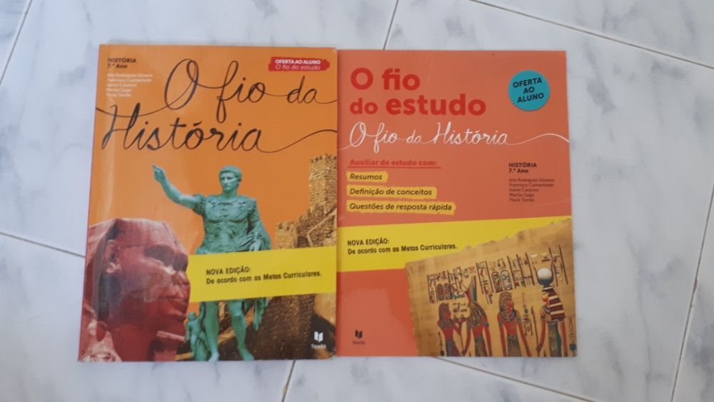 Manual de História mais um livro de auxílio de estudo de 7ºano