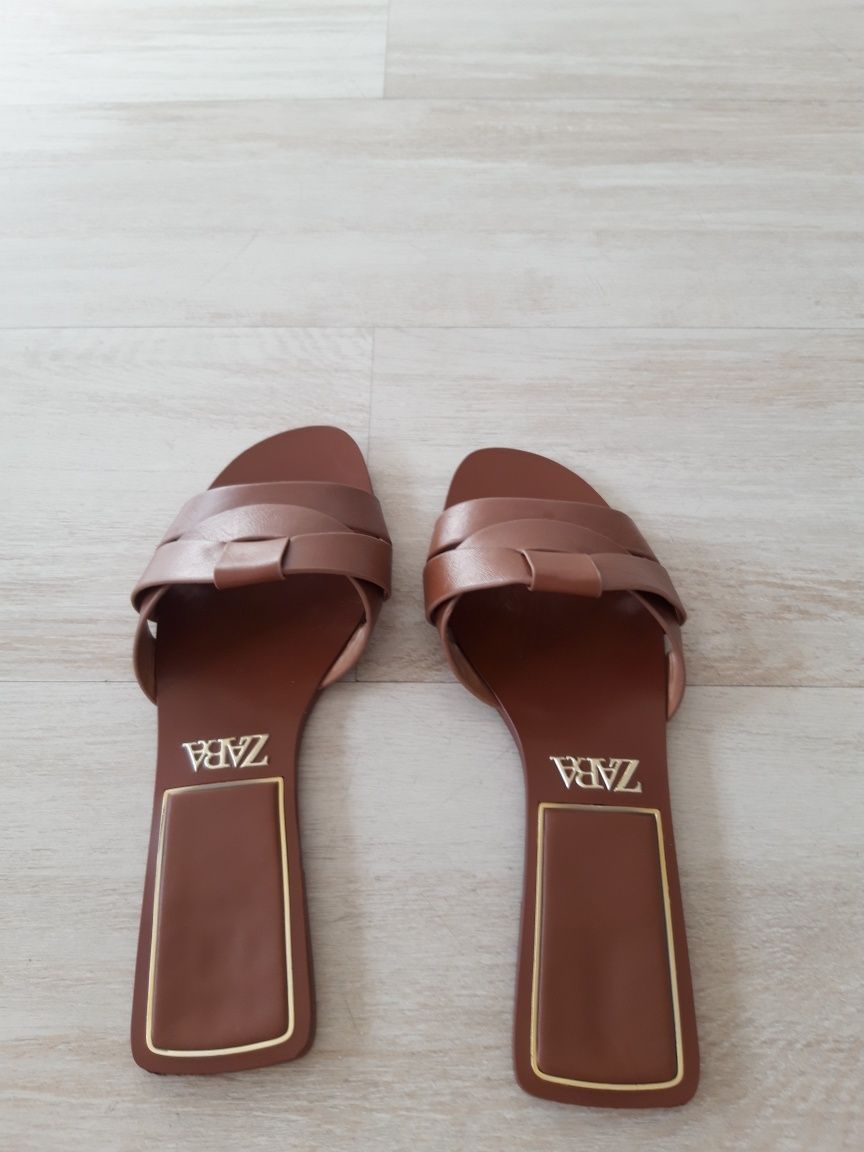 Sandálias castanhas Zara