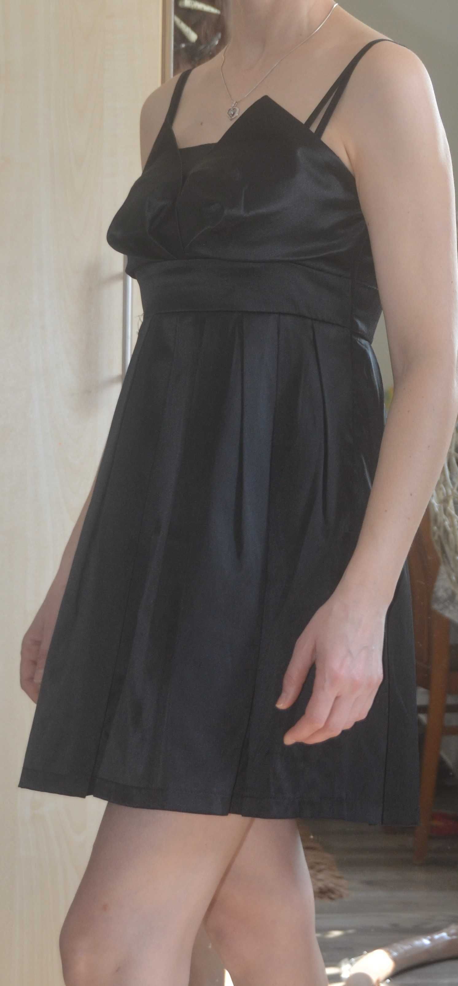 Czarna satynowa sukienka Amisu rozm.38