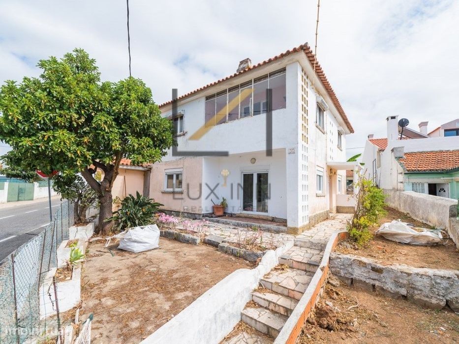 Moradia T4 para recuperar - Amoreira