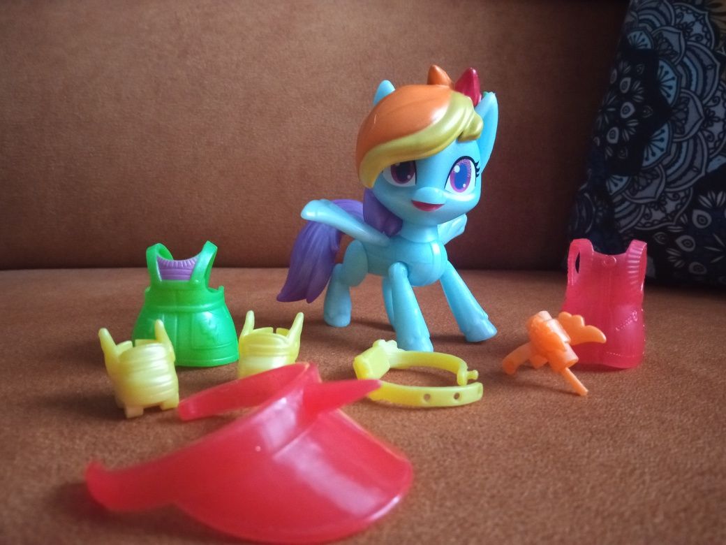 My Little Pony Rainbow Dash figurka Smashin Fashion gratis puzzle