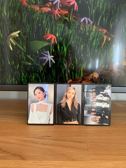 TWICE “ready to be” photocards
