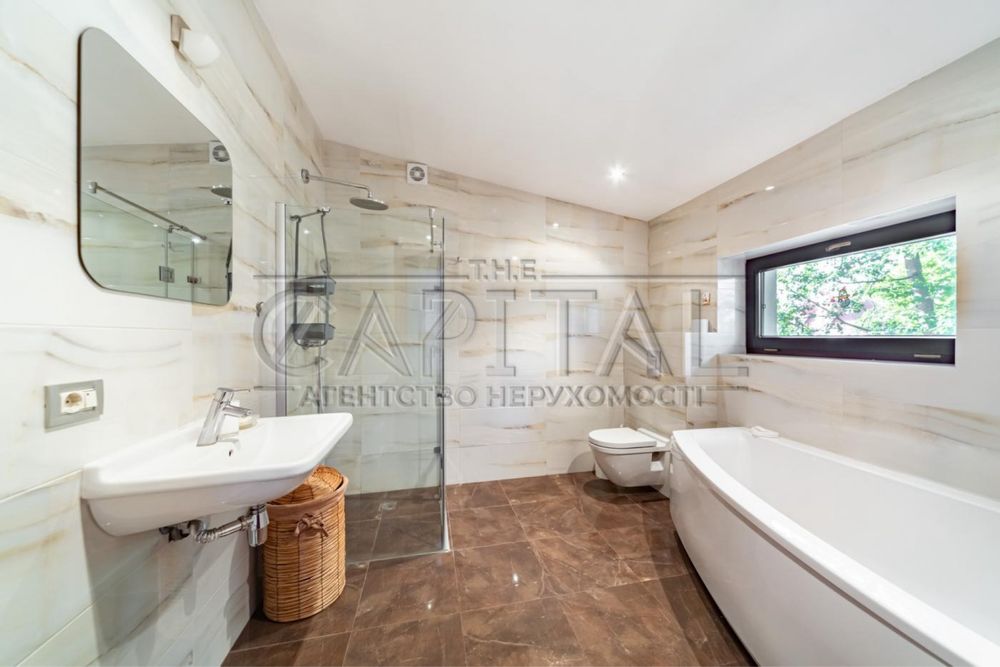 Київ, Святошинський район, вул. Патріарха Володимира Романюка 300м2