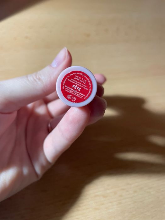 Зволожуюча напівпрозора помада для губ glossier ultralip (fete)