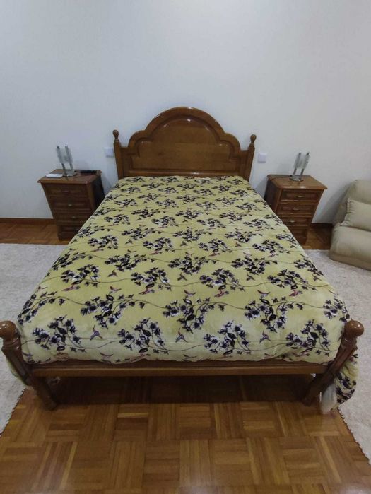 Quarto Completo em Madeira de Castanho