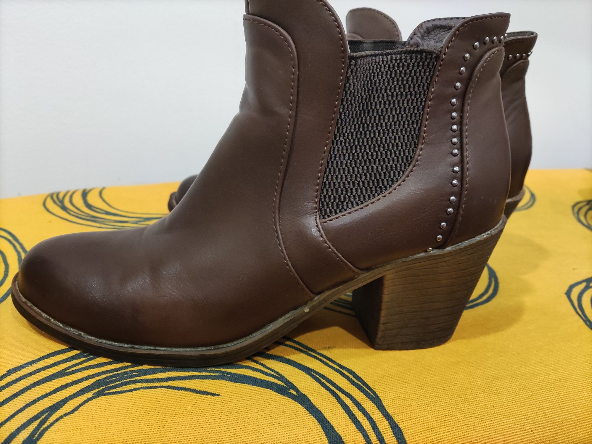 Botas castanhas 39