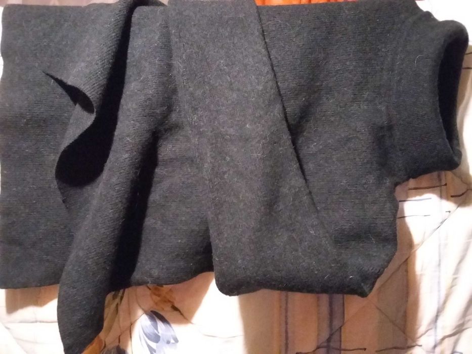 Светр теплий кольору чорний