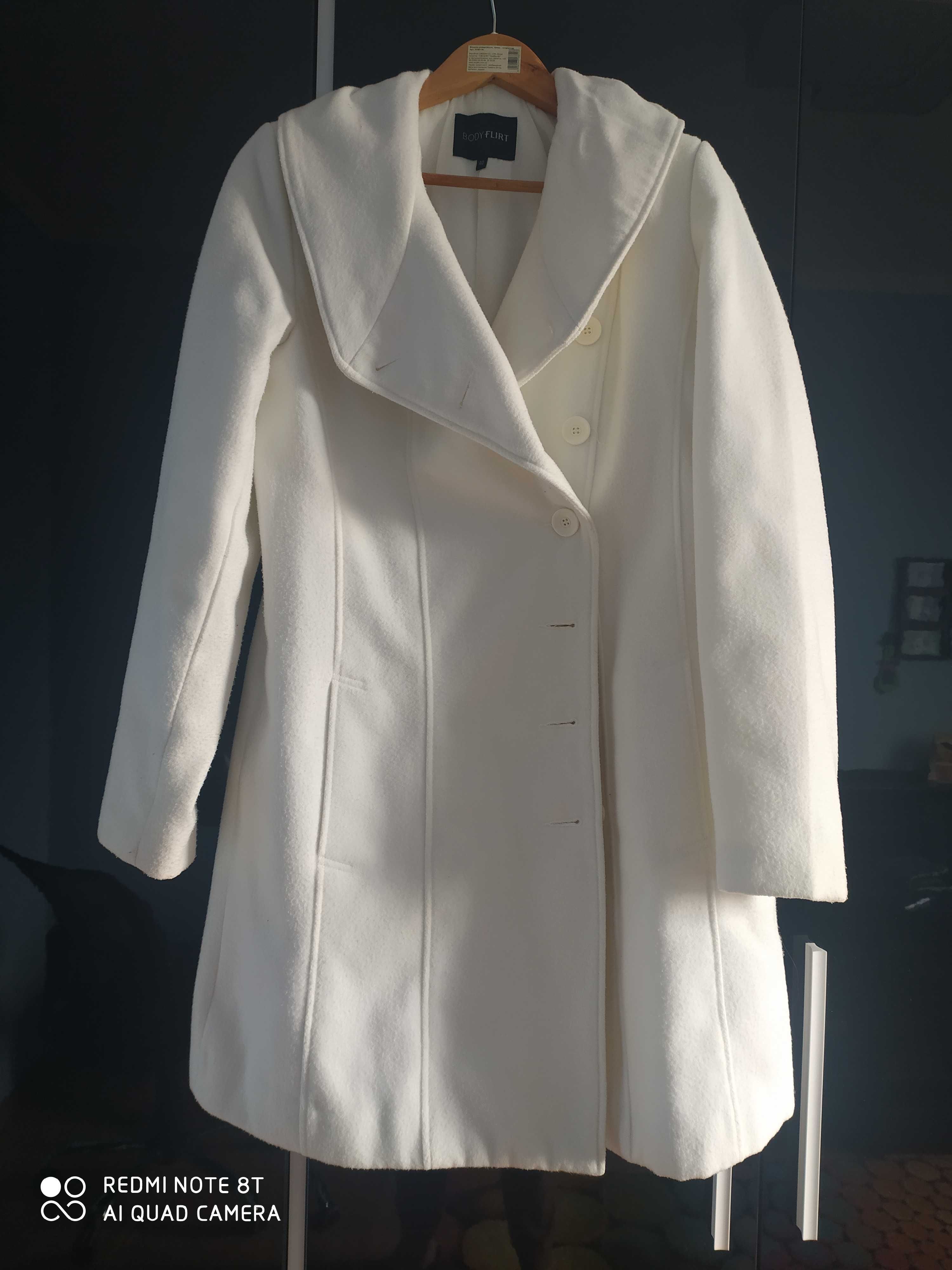 Пальто біле розмір 40