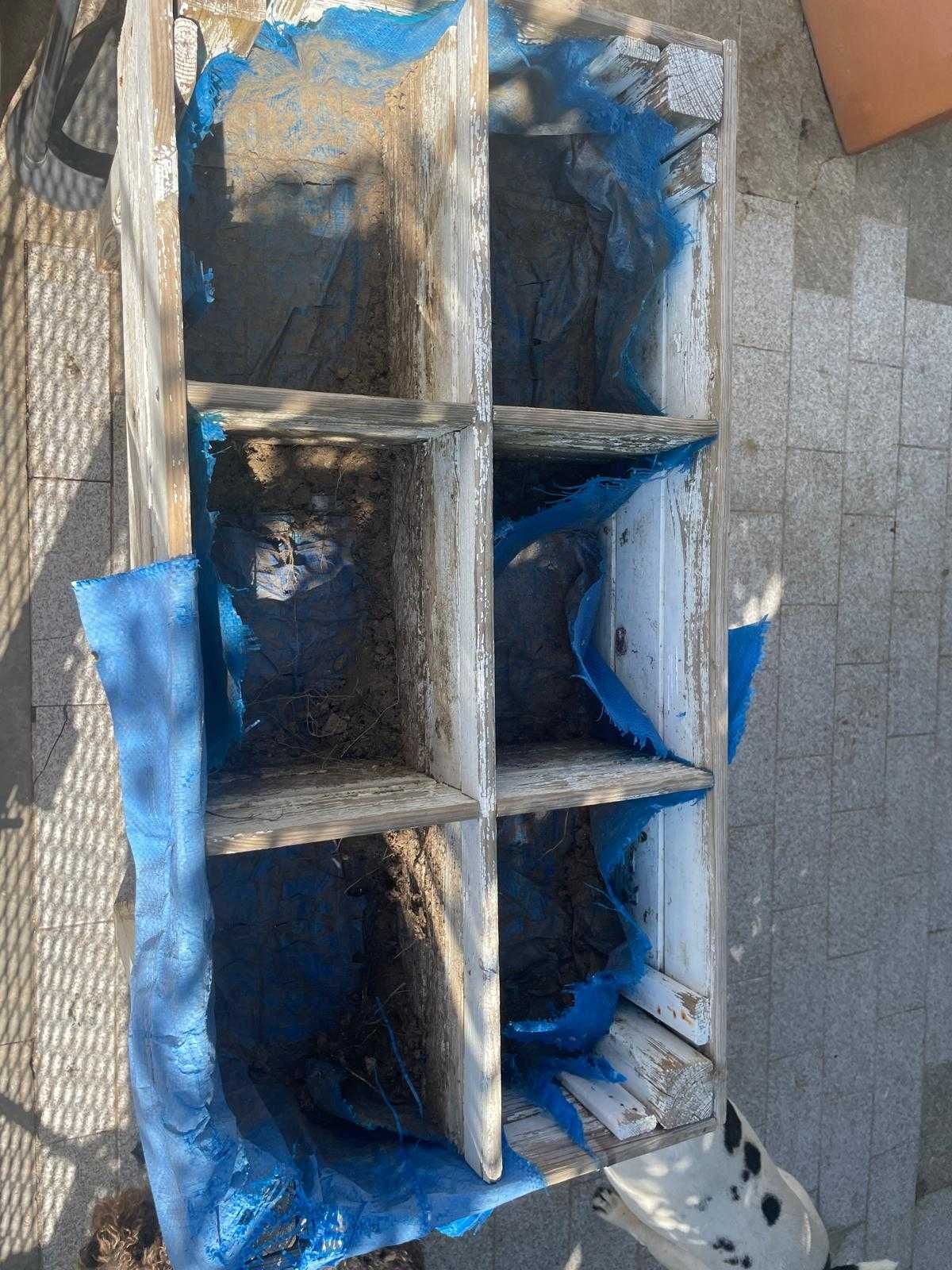 Vaso em madeira com divisões