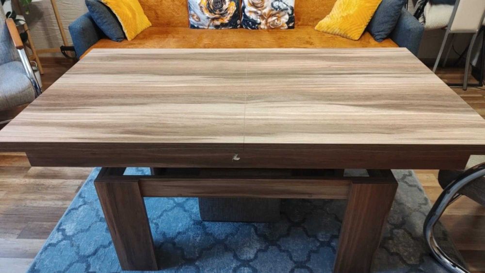 Stół rozkładany, regulowana wysokość, solidny i funkcjonalny