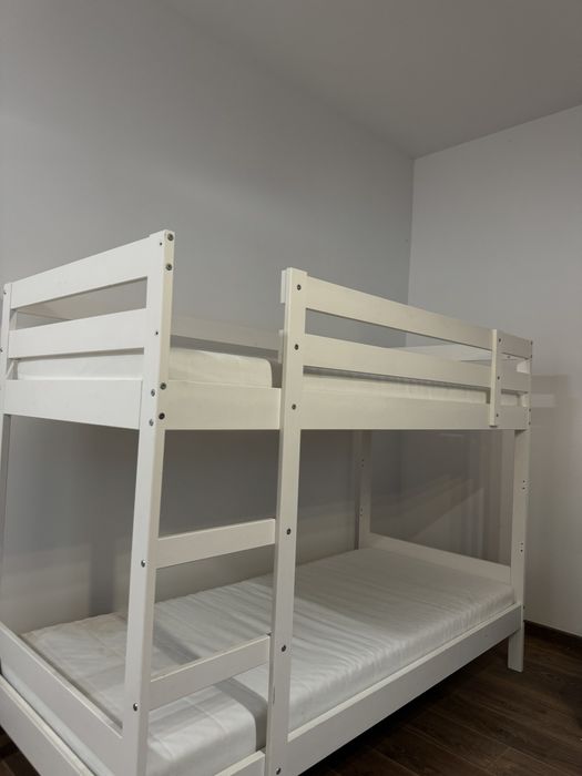 Piętrowe łóżko drewniane + materace, super stan!