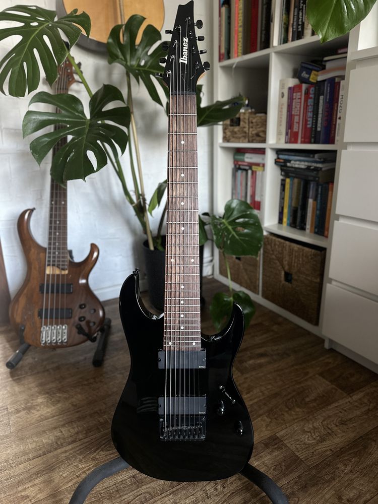 Gitara elektryczna Ibanez RG8 BK (czarna). Na przetwornikach EMG