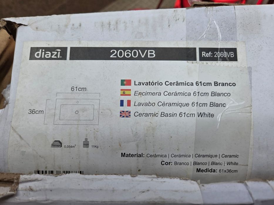 Lavatório novo em caixa