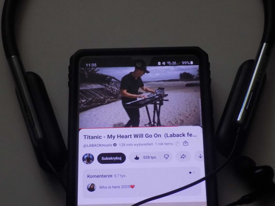 Słuchawki bezprzewodowe bluetooth  Samsung U FLex ( bdb )