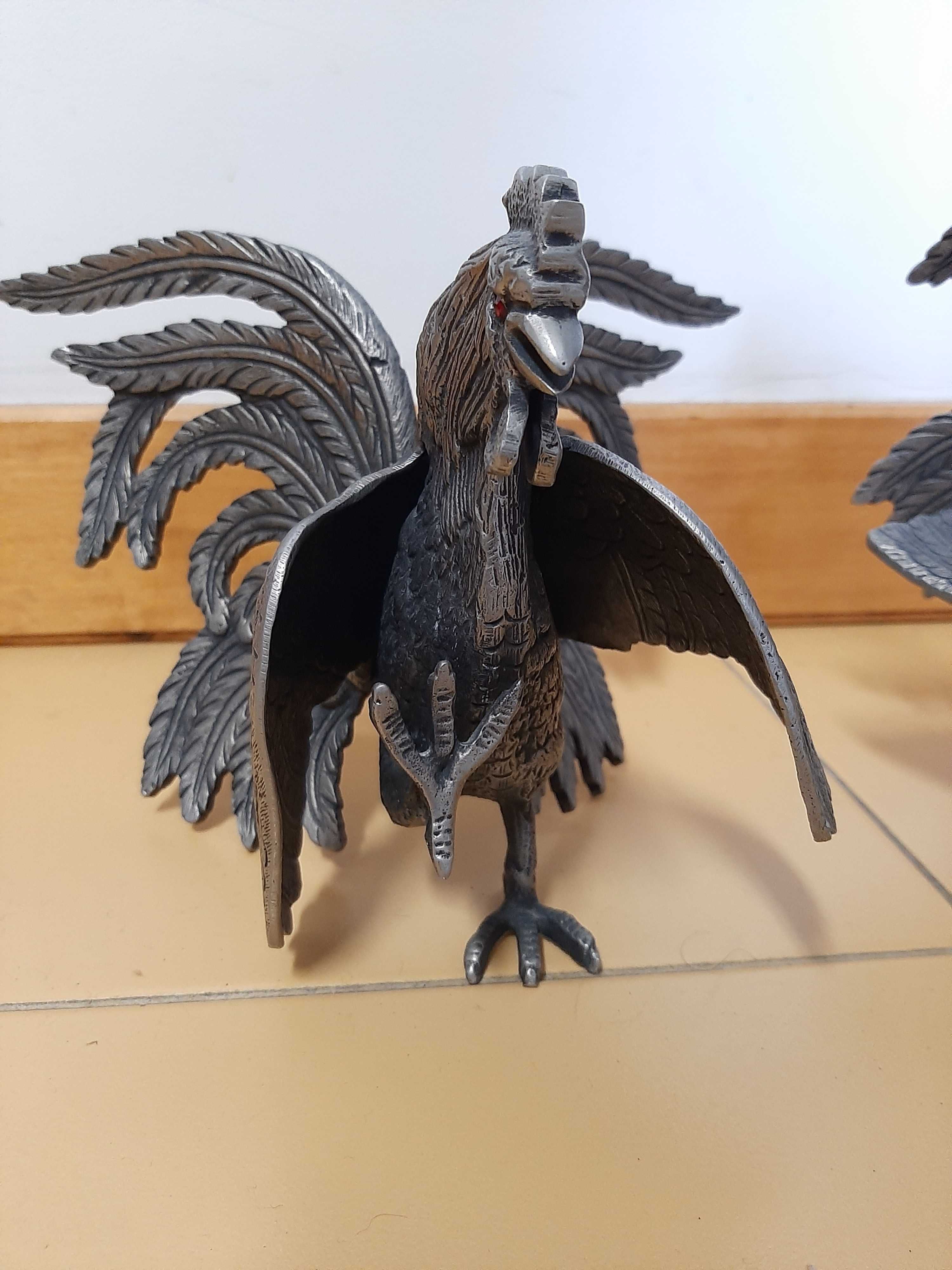 Estatuetas em metal