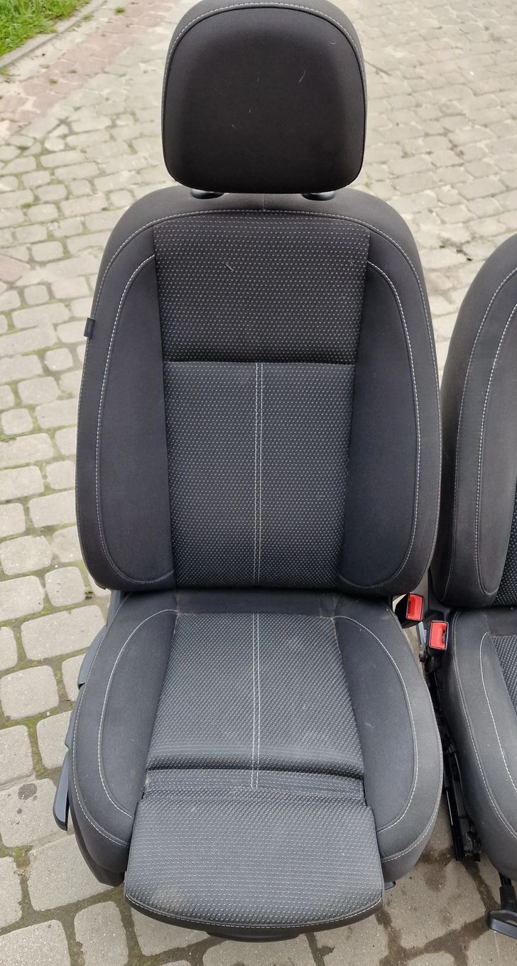 FOTEL PRZÓD PRAWY LEWY REGULOWANY GRZANY OPEL ASTRA IV KOMBI