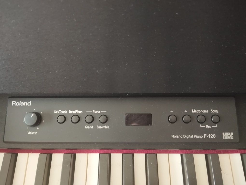 Piano Roland com banco
