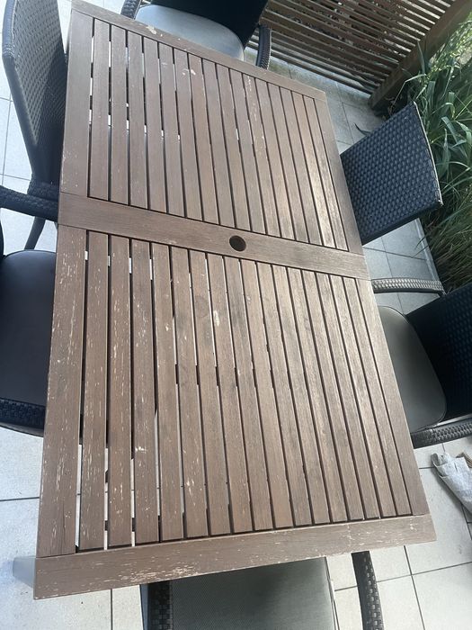 Zestaw mebli ogrodowych stół i 6 krzeseł z poduchami