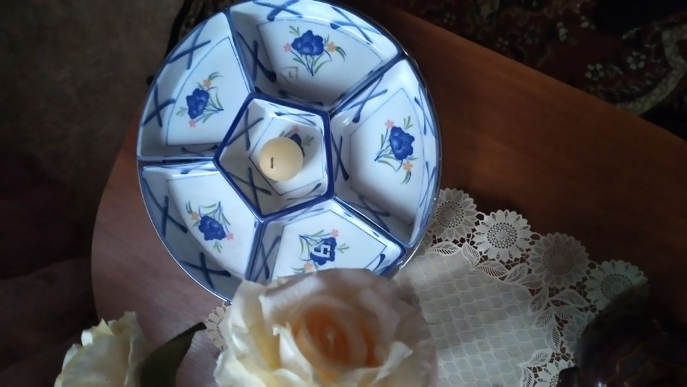 У зв'язку з виїздом продам посуд