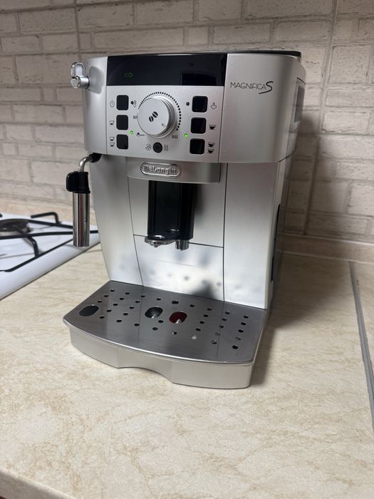 Кавомашина DeLonghi Magnifica S ECAM 22.110sb 2022 рік як нова