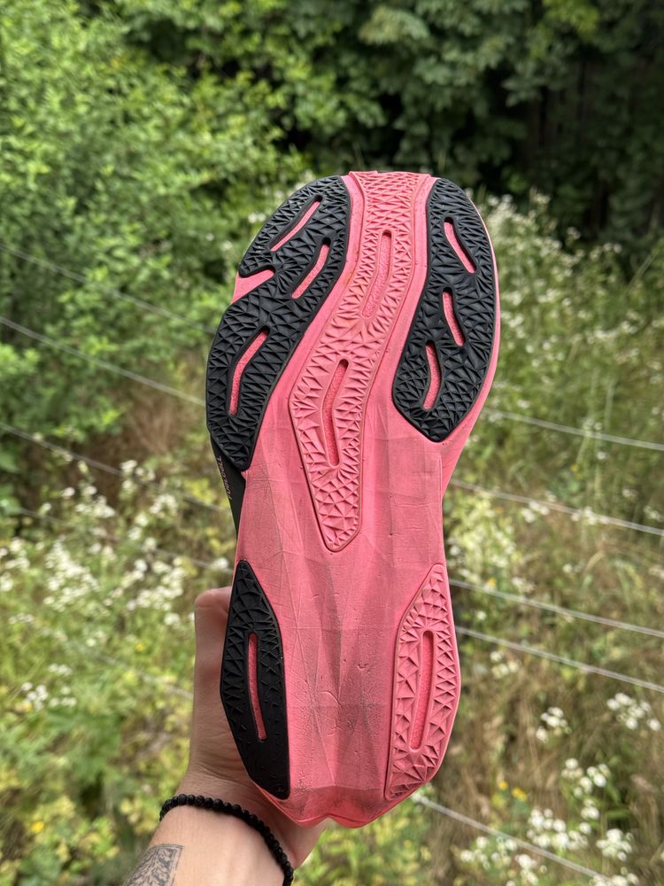 Бігові кросівки New Balance Rebel V4