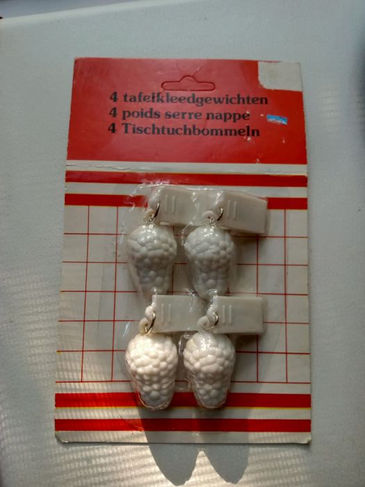 Обтягувач для скатертини,вінтажна тарілочка