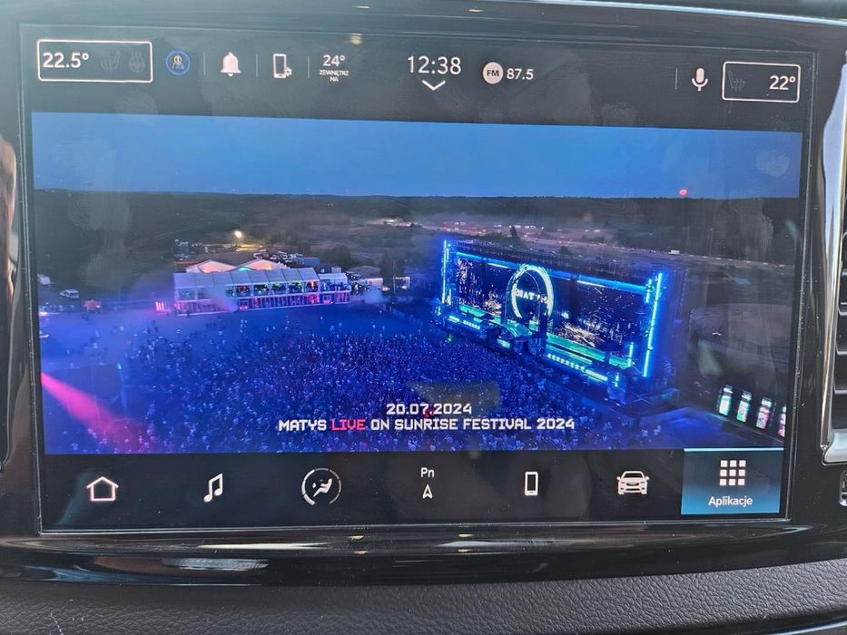 uconnect 5 Chrysler Pacifica polski mapy lektor lampy youtube spotify