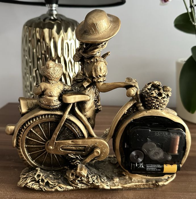 Zegar kominkowy zloty dziewczynka na rowerze