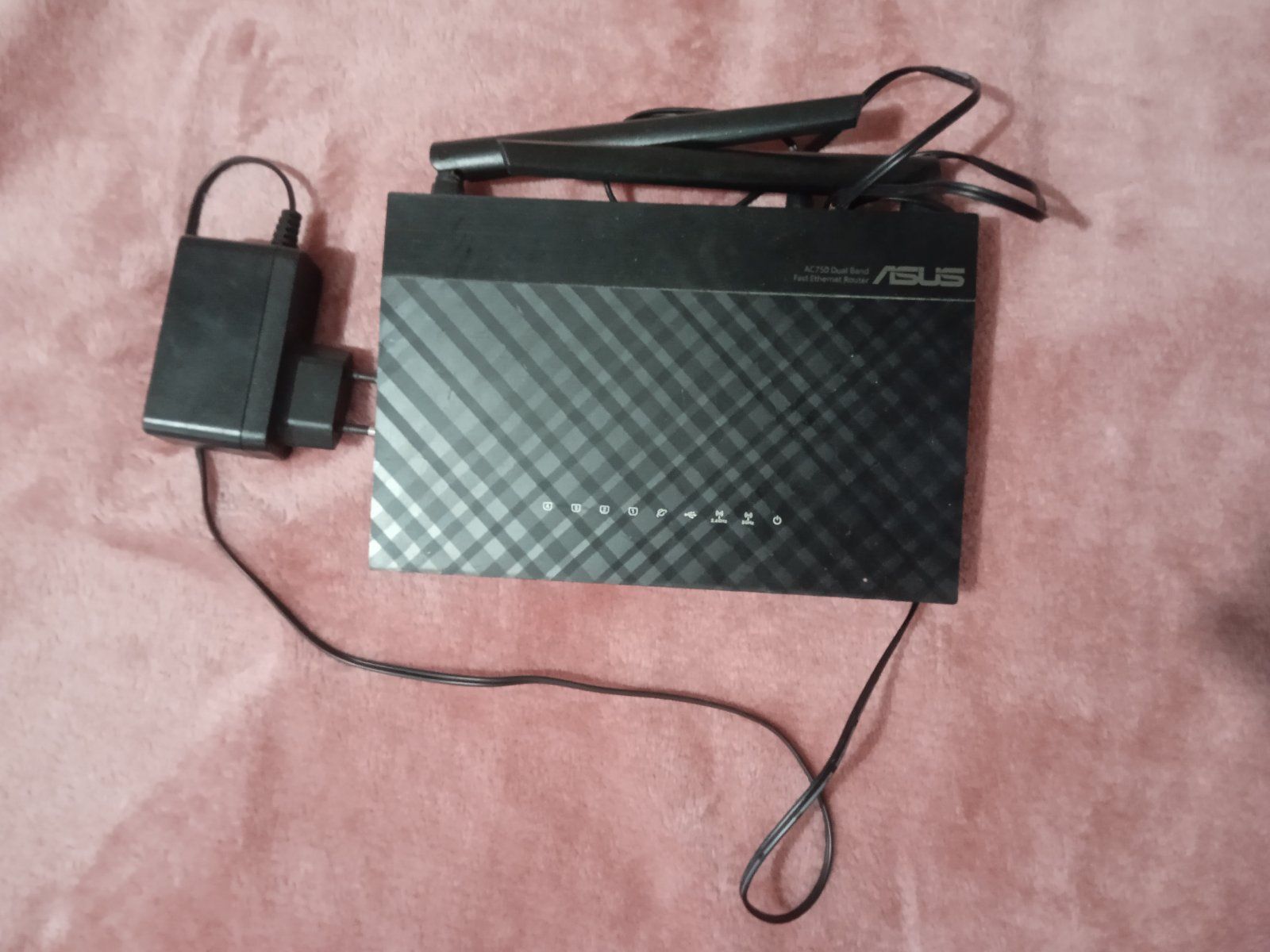 Продам вайфай роутер RT-AC51U