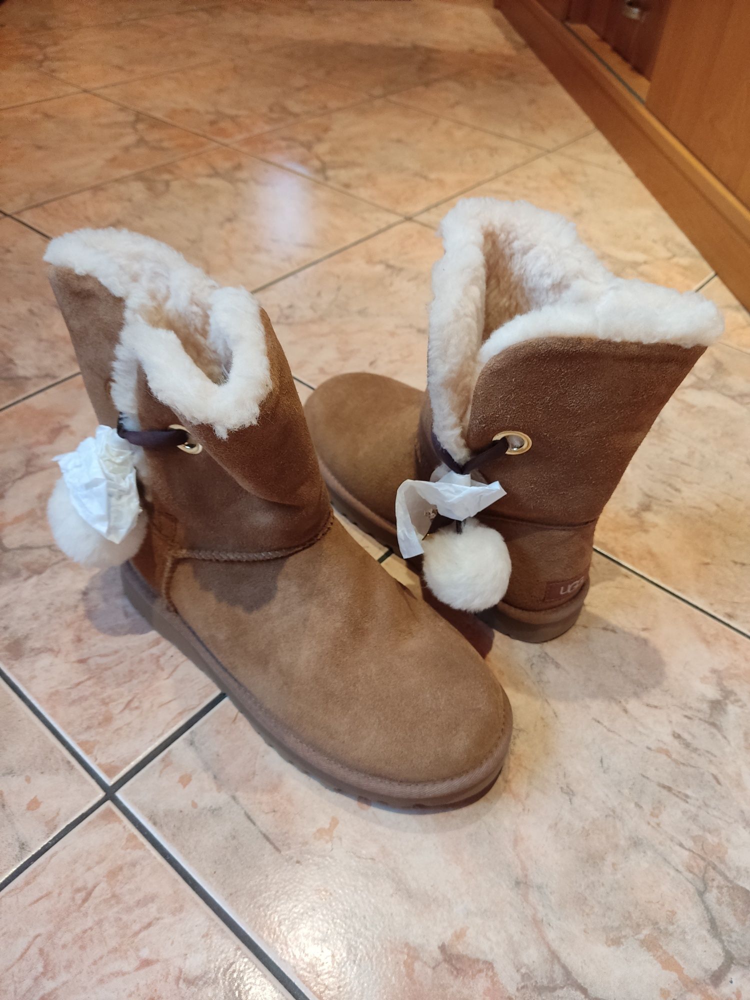 Nowe Buty Bailey Button UGG USA rozmiar 40