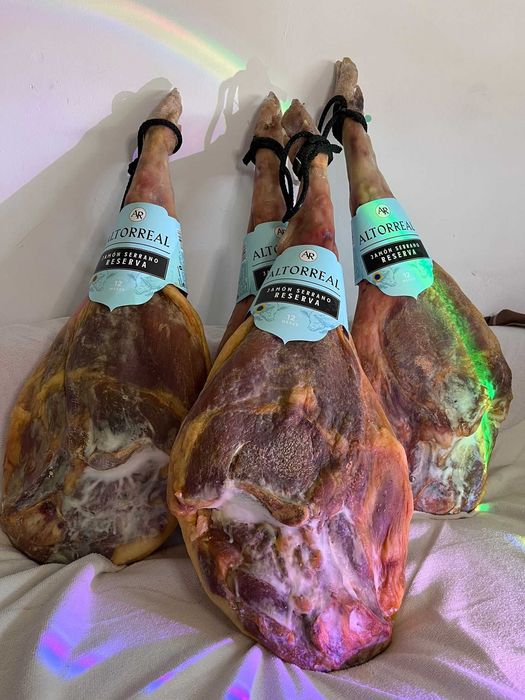 Іспанських хамон плюс подарунок