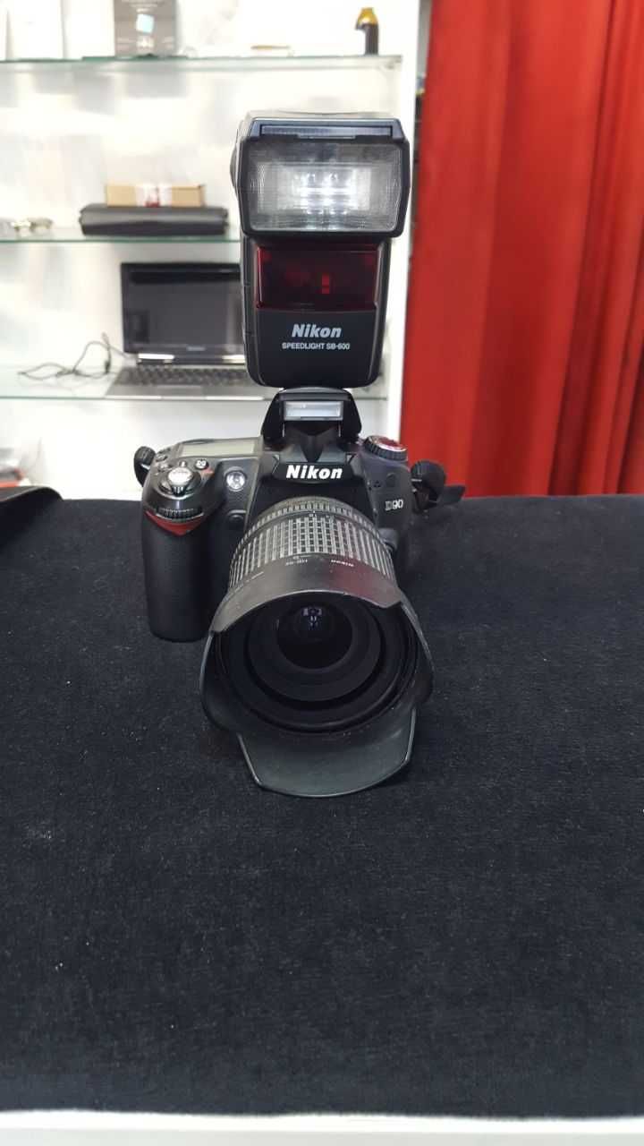Nikon D90 объектив + вспышка + сумка